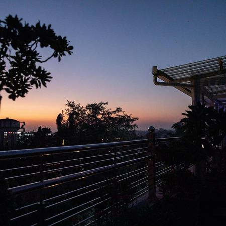 Hotel Alaya 데라둔 외부 사진