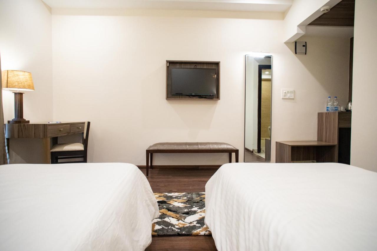 Hotel Alaya 데라둔 외부 사진