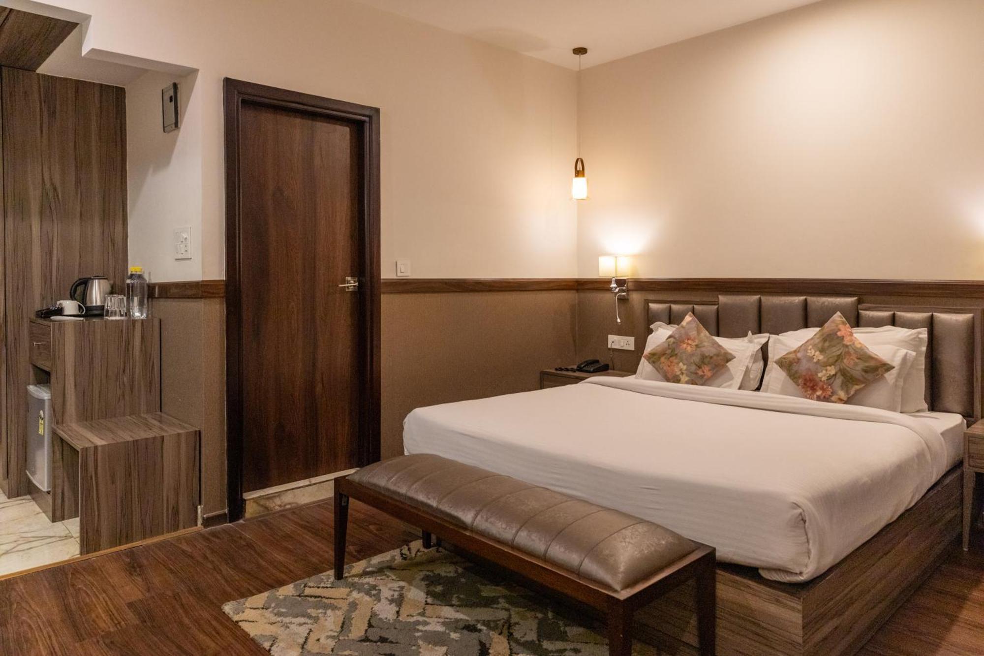 Hotel Alaya 데라둔 외부 사진