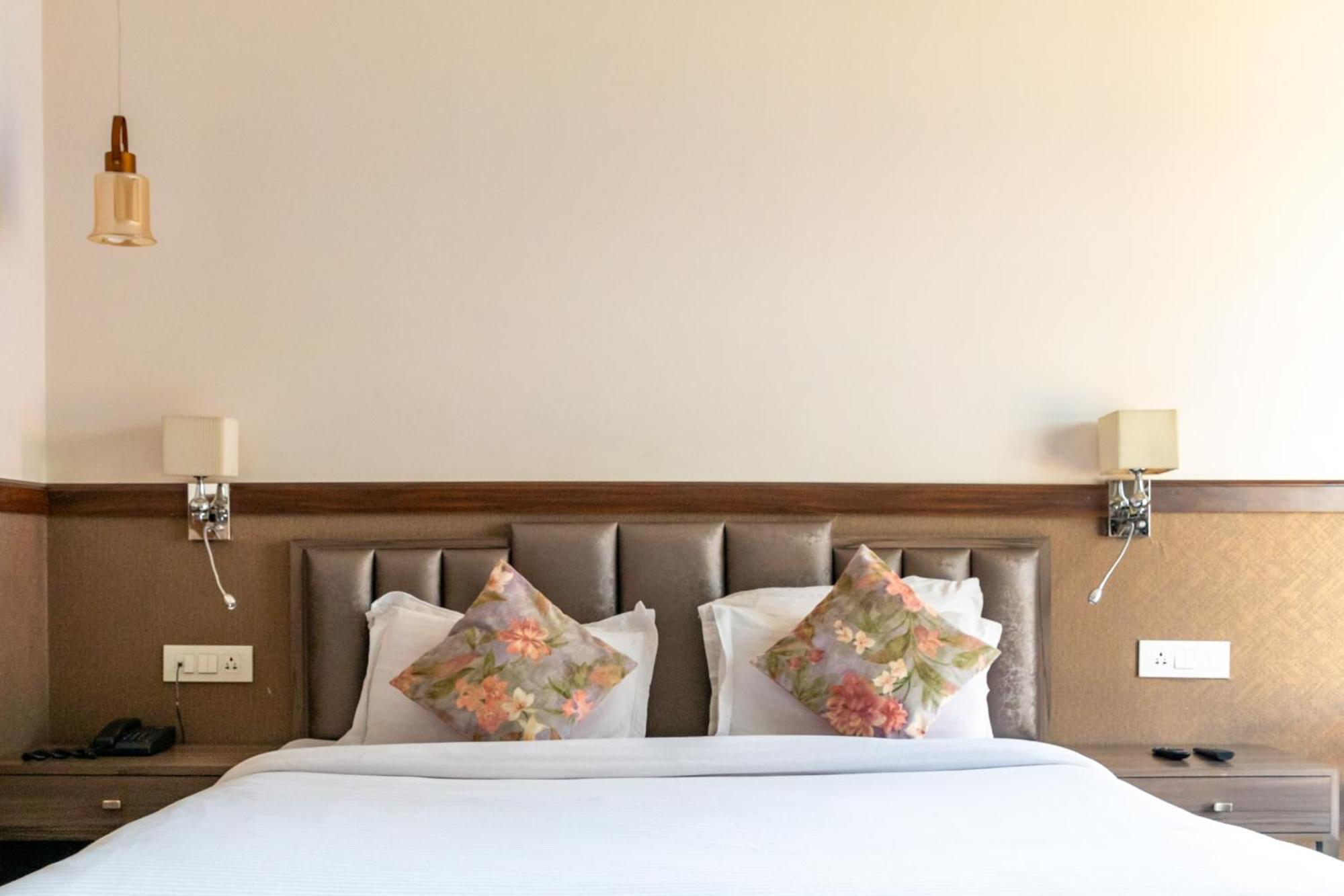 Hotel Alaya 데라둔 외부 사진